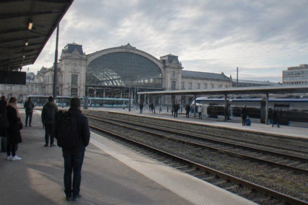Travellers waiting on a regional train platform at Nantes station