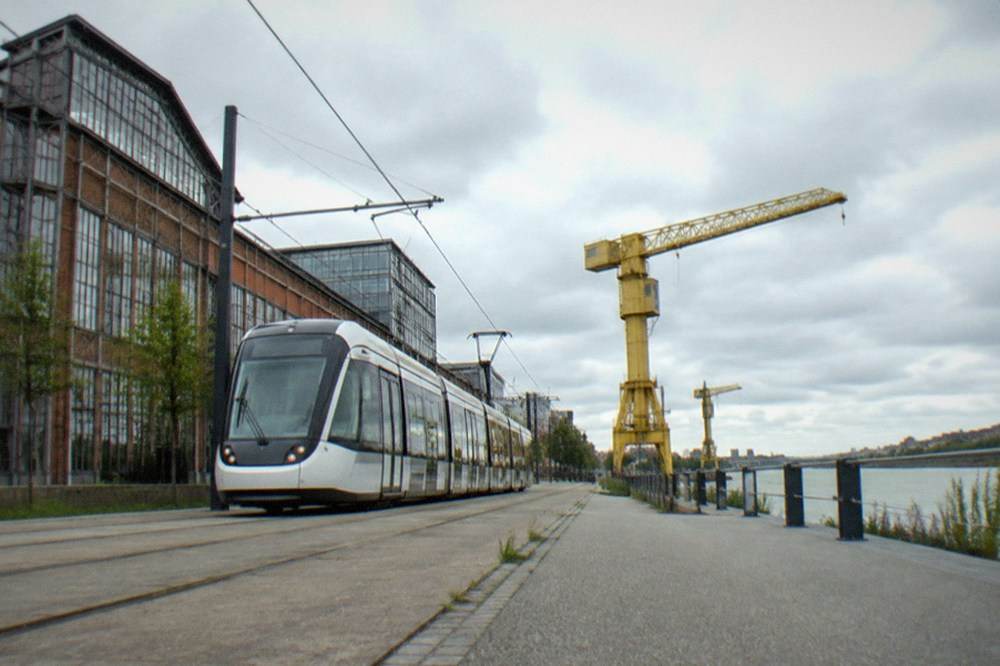 A tram on the Île de Nantes near the machine workshop buildings by the Loire