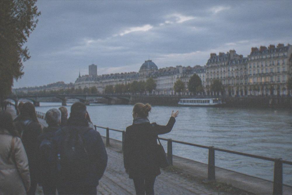 A guide leading a small group of visitors along a Nantes quay beside the Loire