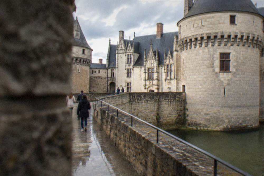 Visitors walking beside the ramparts of the Chateau des ducs de Bretagne