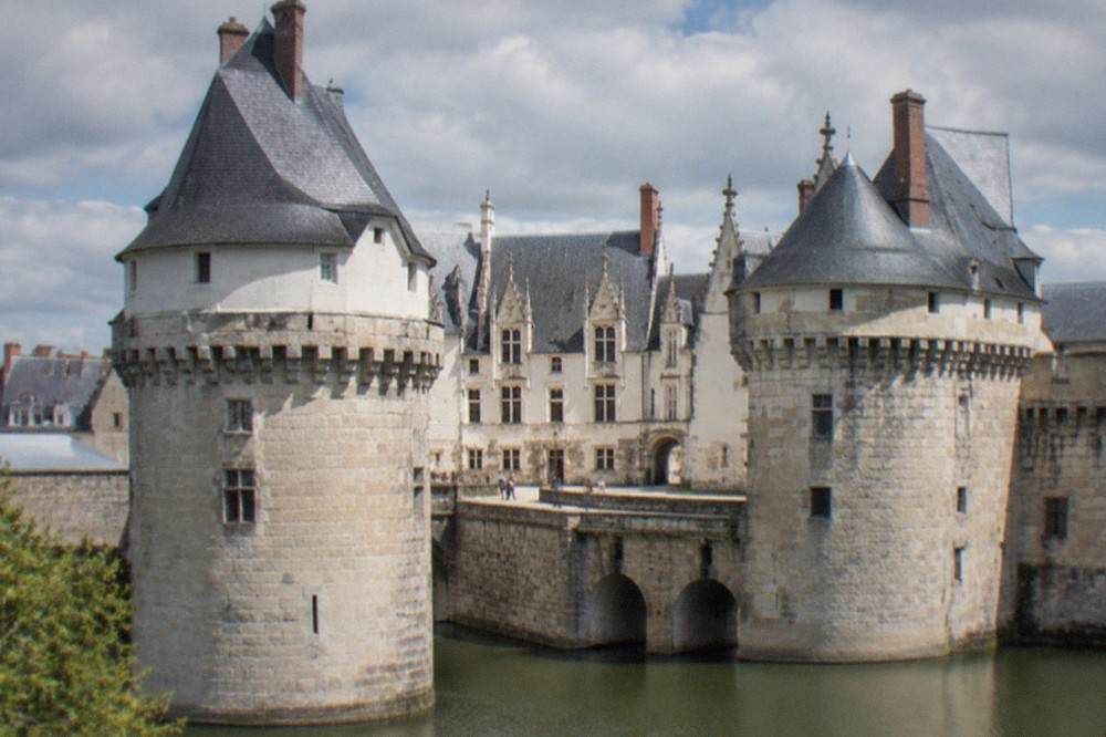 The ramparts and courtyard of the Château des ducs de Bretagne on a bright morning