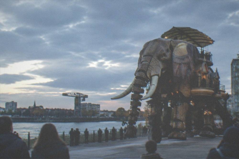 The mechanical Grand Éléphant walking along the quay on the Île de Nantes